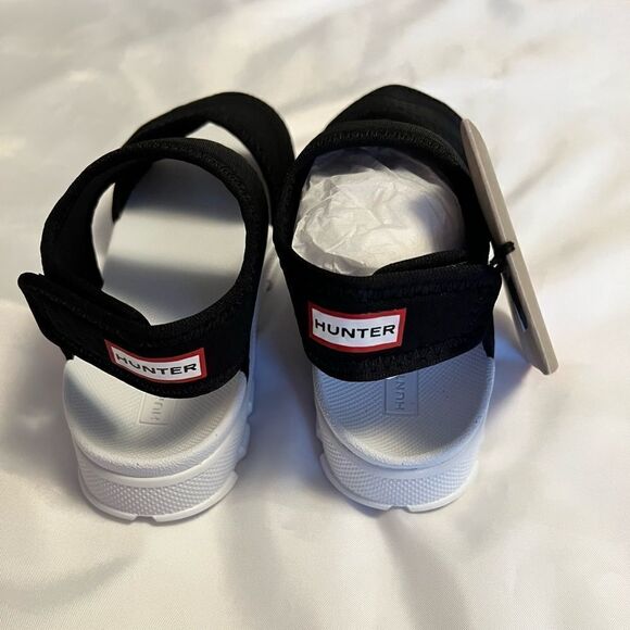 Hunter Sandles  - Picture 2 of 5